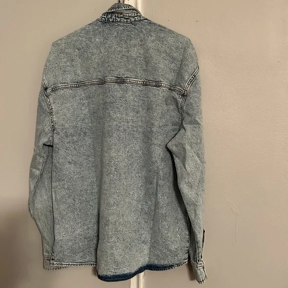 HP!! ๐NWT WeWoreWhat denim boyfriend shirt - Picture 3 of 6